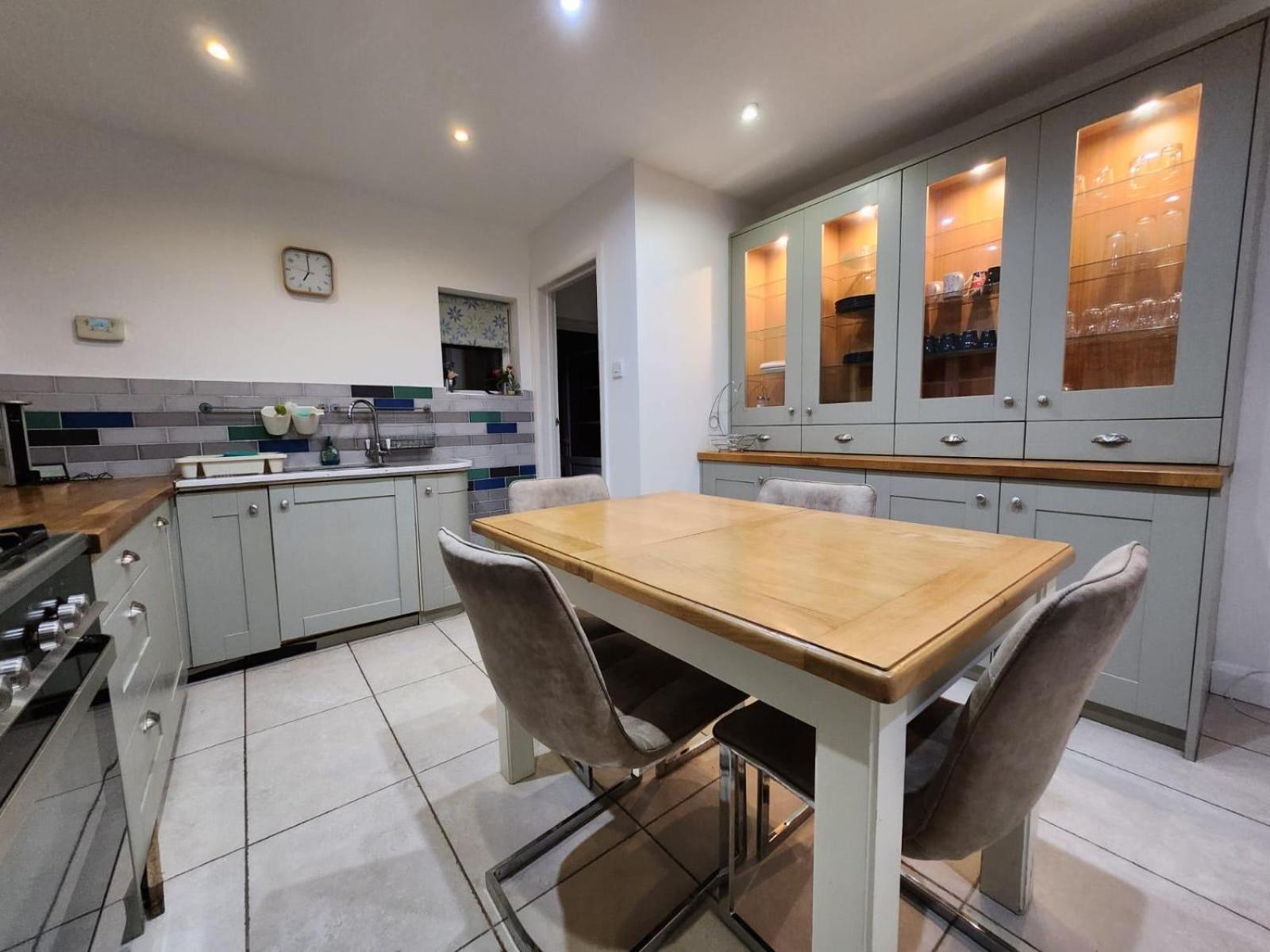 D Elmdon Homestay Shared 4 Bedrooms Birmingham Eksteriør billede