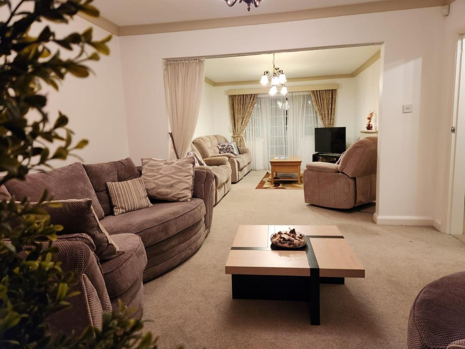 D Elmdon Homestay Shared 4 Bedrooms Birmingham Eksteriør billede