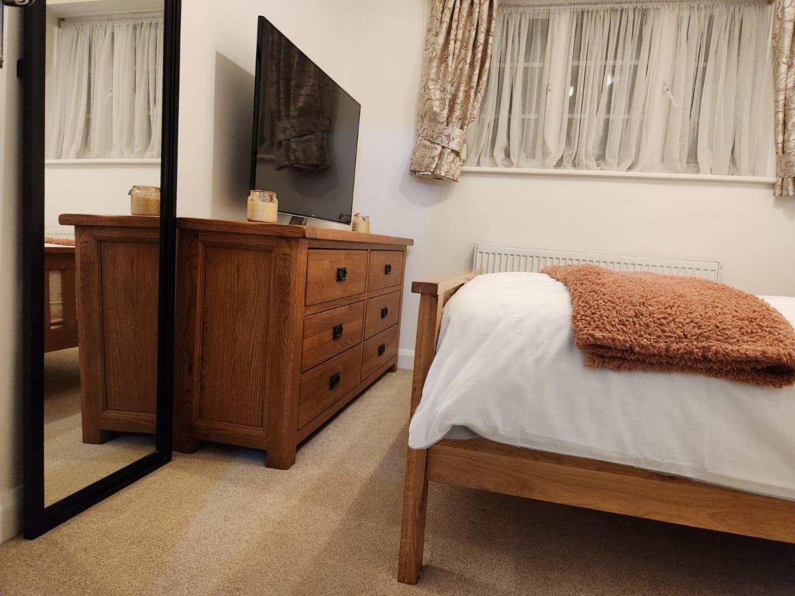 D Elmdon Homestay Shared 4 Bedrooms Birmingham Eksteriør billede