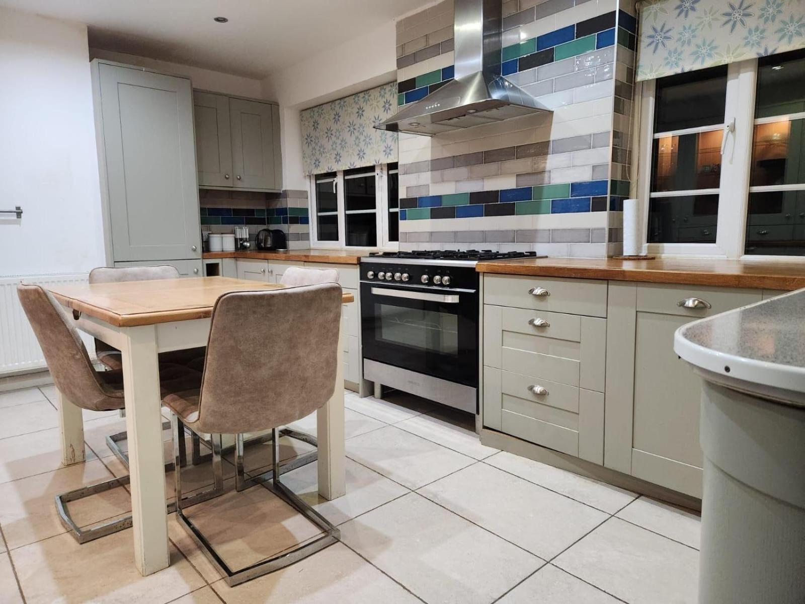 D Elmdon Homestay Shared 4 Bedrooms Birmingham Eksteriør billede